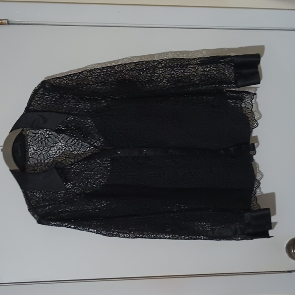 Elie Tahari Large Black Lace Button Down Top With Camisole
